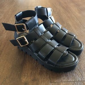 Black Gladiator Platform/Flatform Creeper Sandals Gold Buckle | Size 5